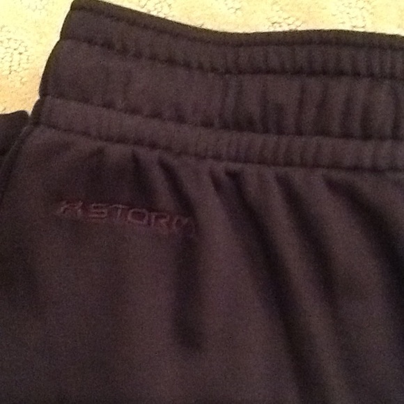 🎉 Woman’s XS or youth xl semi fitted Under Armour - Picture 4 of 8